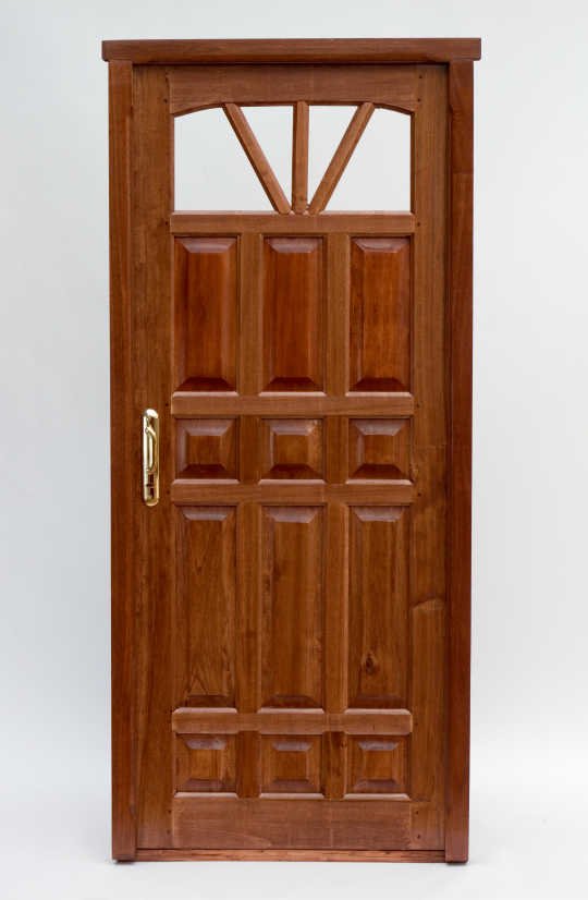 Puerta exterior estilo clásico Mod 105